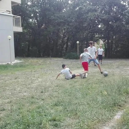 1 In Nikea Park Apartment *